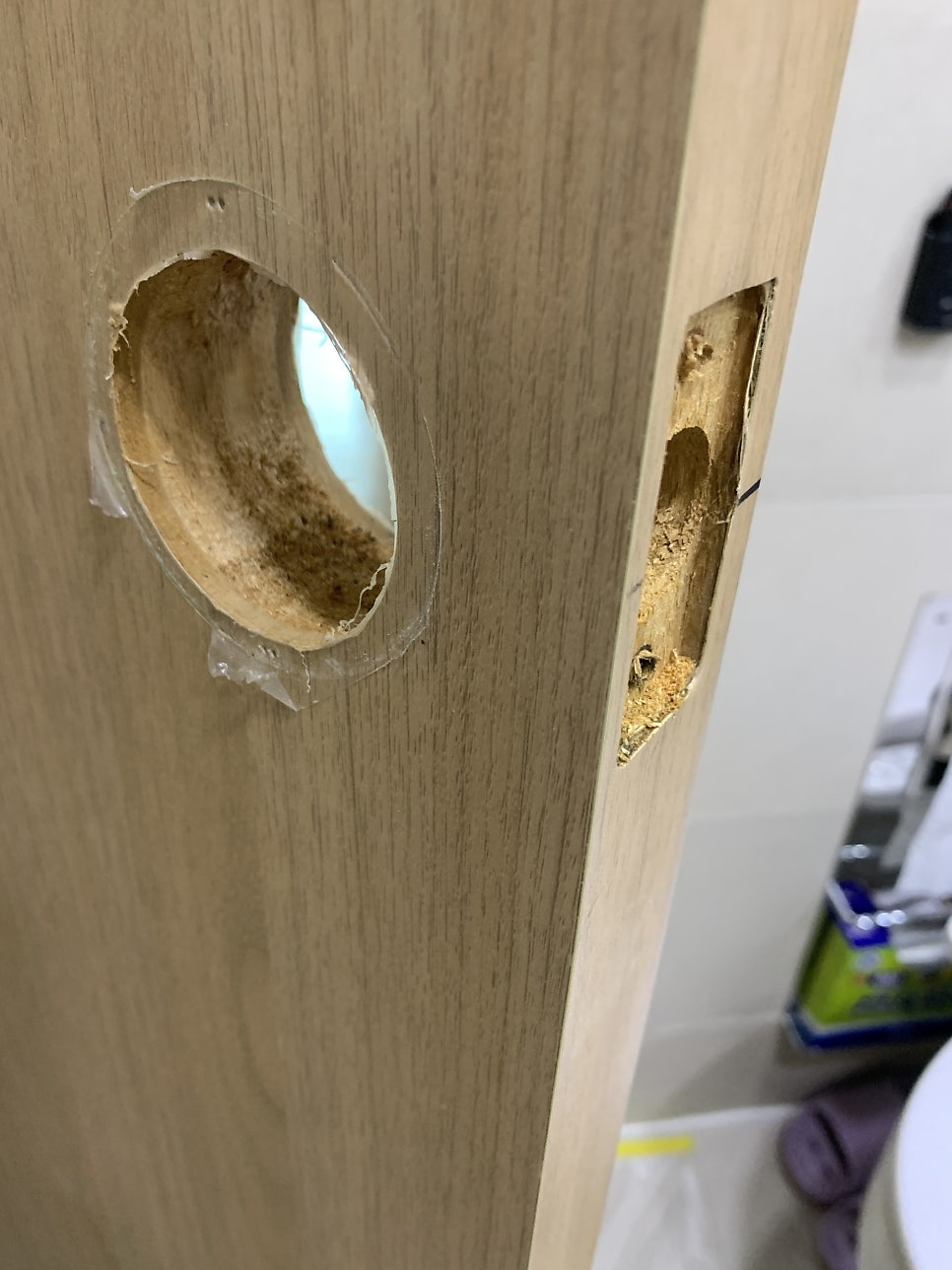 화장실문 시트지작업 물먹은 문짝수리