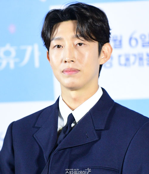 <b>강기영</b>, <b>형제상</b> 당했다...“슬픔 속 빈소 지키는 중”
