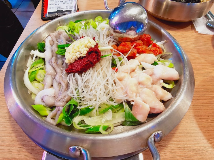  용호동낙지 여의도점 낙곱새스페셜 비빔밥