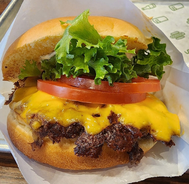  쉐이크쉑 동대문 두타점 - 너무 맛있는데 가격이...