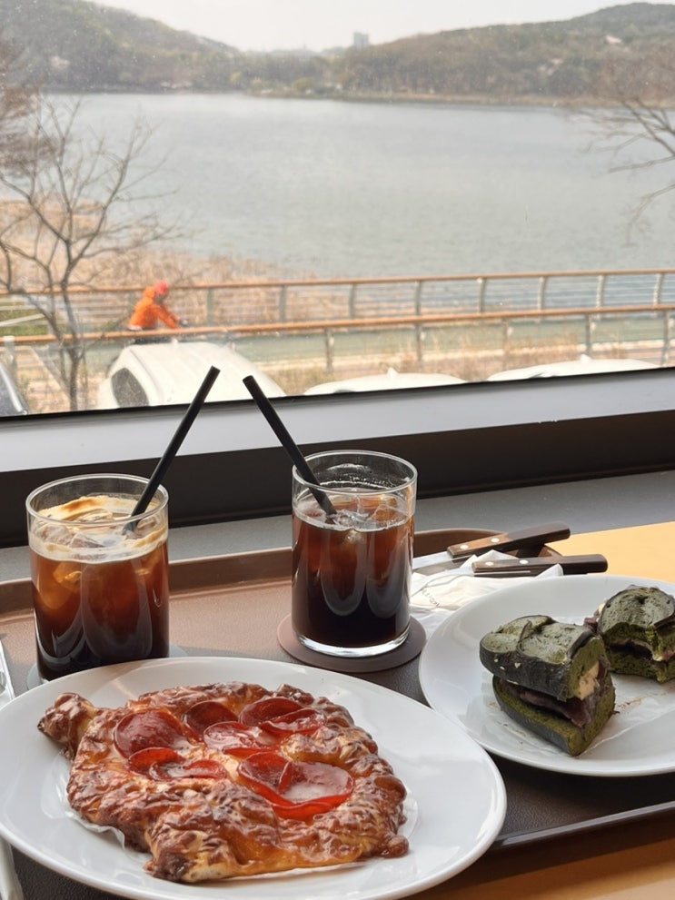  [용인 기흥] 커피 베이커리 빵 뷰 맛집 호수앉기 주차꿀팁 명당