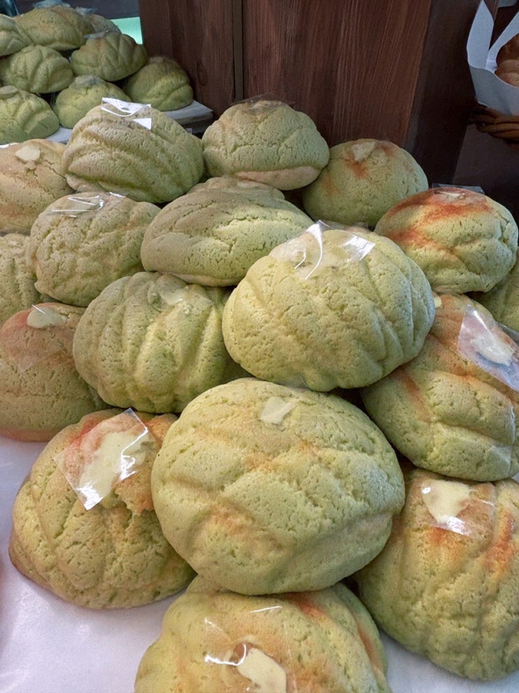  빵 선물하기 너무 좋은 달콤한 을지로 최애 메론빵 맛집 : 아소토 베이커리 + 재방문 후기
