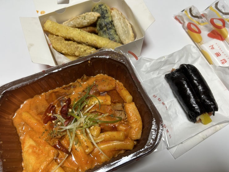  서울시 동대문구 시립대학교 앞 삼첩분식 청량리점(마라로제떡볶이, 모듬튀김B, 소세지마요김밥)