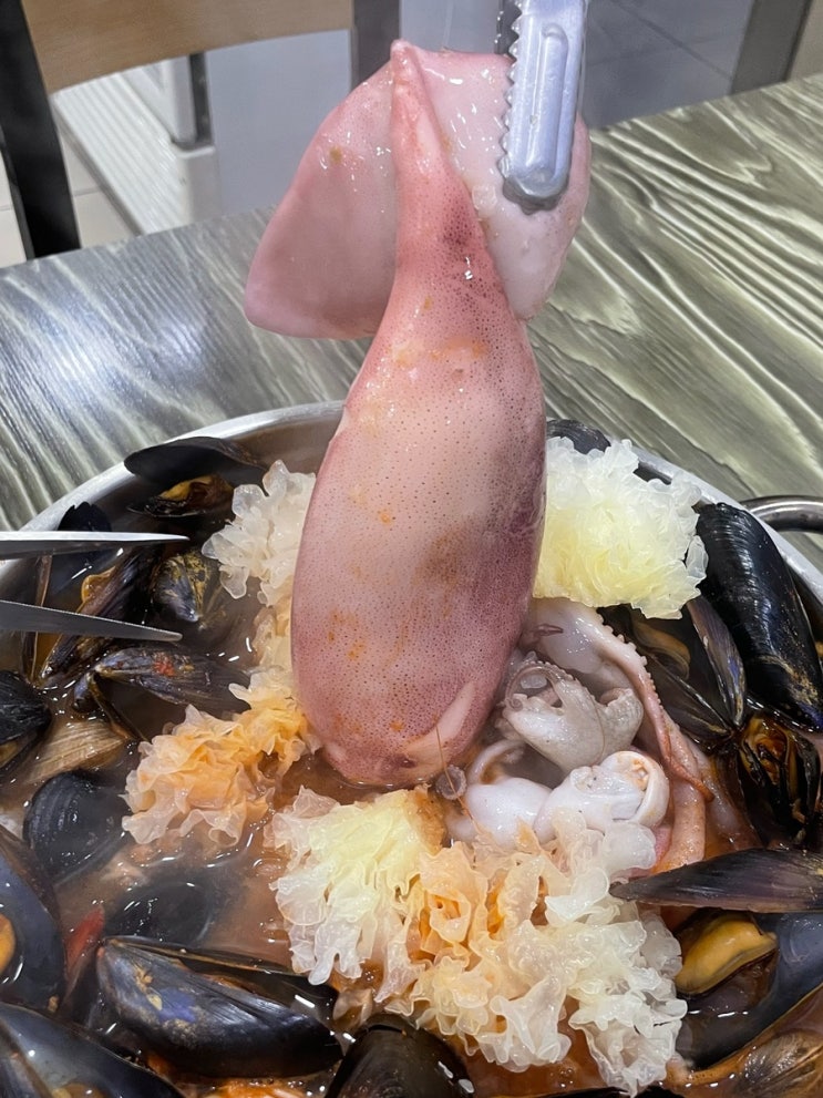  청주 봉명동 맛집 쭈낙해물칼국수 재방문 후기 (얼큰해물칼국수, 통삼겹보쌈)