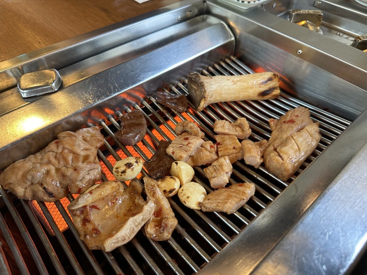  연희동 데이트 가우 | 마장동에서 직접 공수하고 특제소스로 숙성된 양대창 맛집
