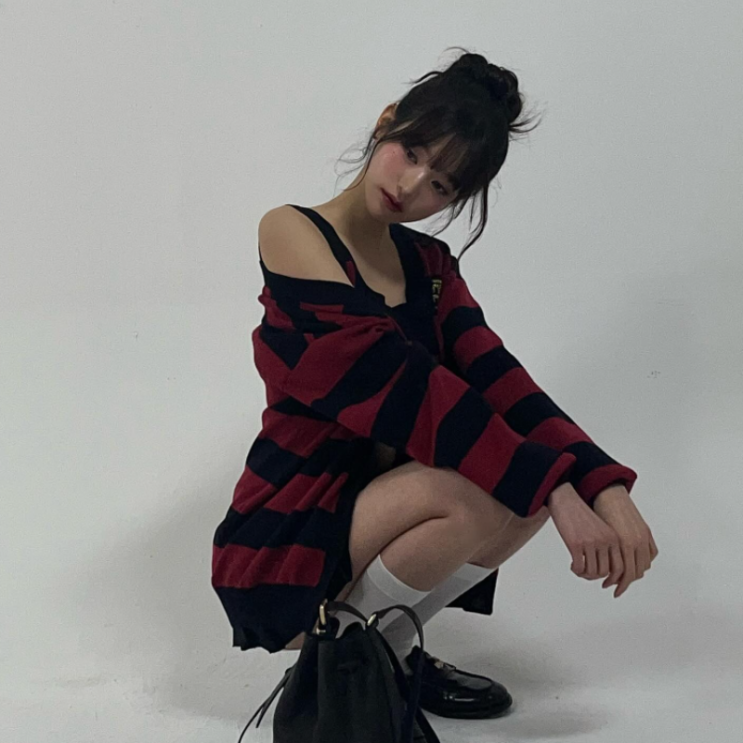  장원영 스트라이프 캐주얼 니트 패션 아이템 정보