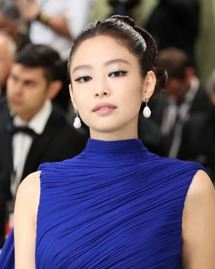 <b>블랙핑크 제니</b>, <b>팬클럽</b> BLINK 이름으로 1억 원 기부… 고려인... 