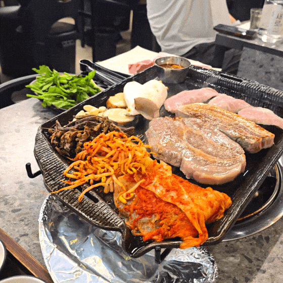  구의역 동네 돼지고기 맛집 "고기로"