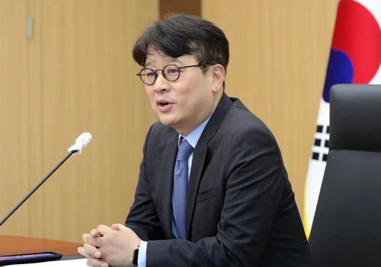 김건희수사에 신임 서울<b>중앙지검장</b> <b>이창수</b> 윤석열 심복인가?