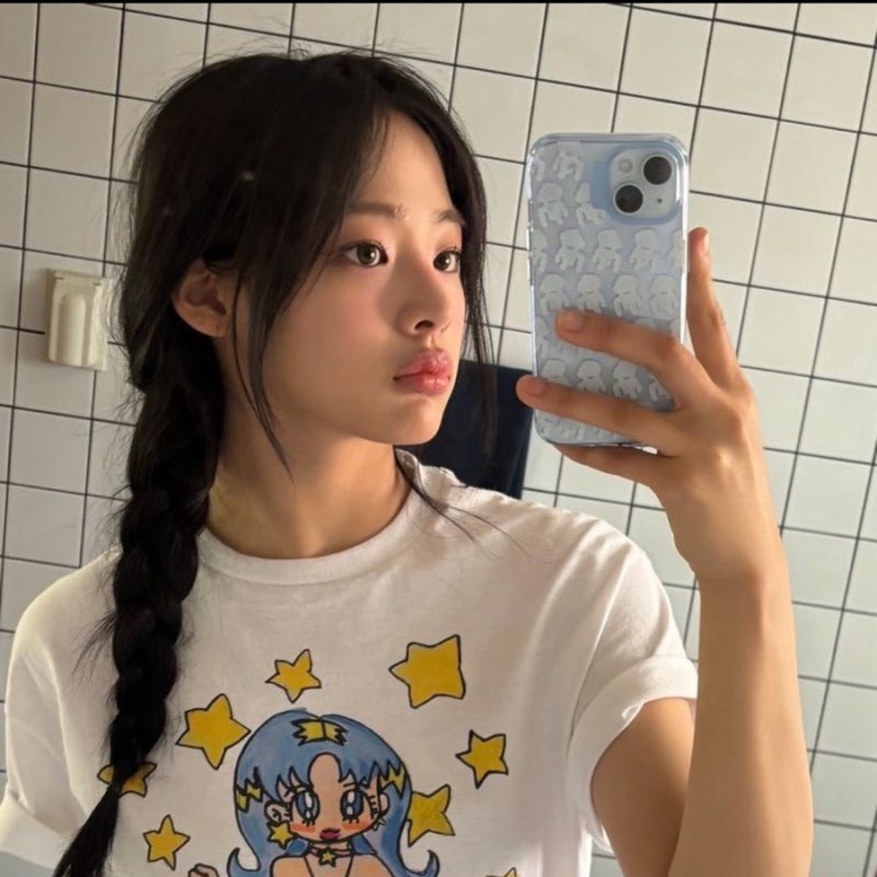 240513 NewJeansミンジのインスタグラム鏡セルカに写るスマホケース情報まとめ