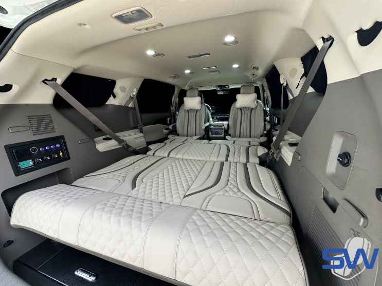  프레스티지 4세대 카니발 캠핑카 무시동 차박 개조 코튼베이지 리무진 시트