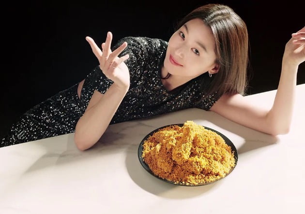  bhc치킨, 광고의 여왕대신 천만배우