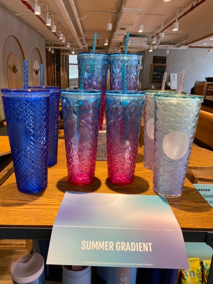  베트남 스타벅스 2024년 여름 신상 MD Summer Gradient 시리즈 출시