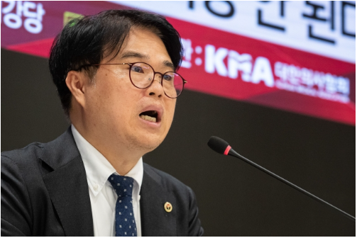 <b>의협</b> 회장, 의료계 신청 기각한 판사에 “<b>대법관</b> 승진 회유... 