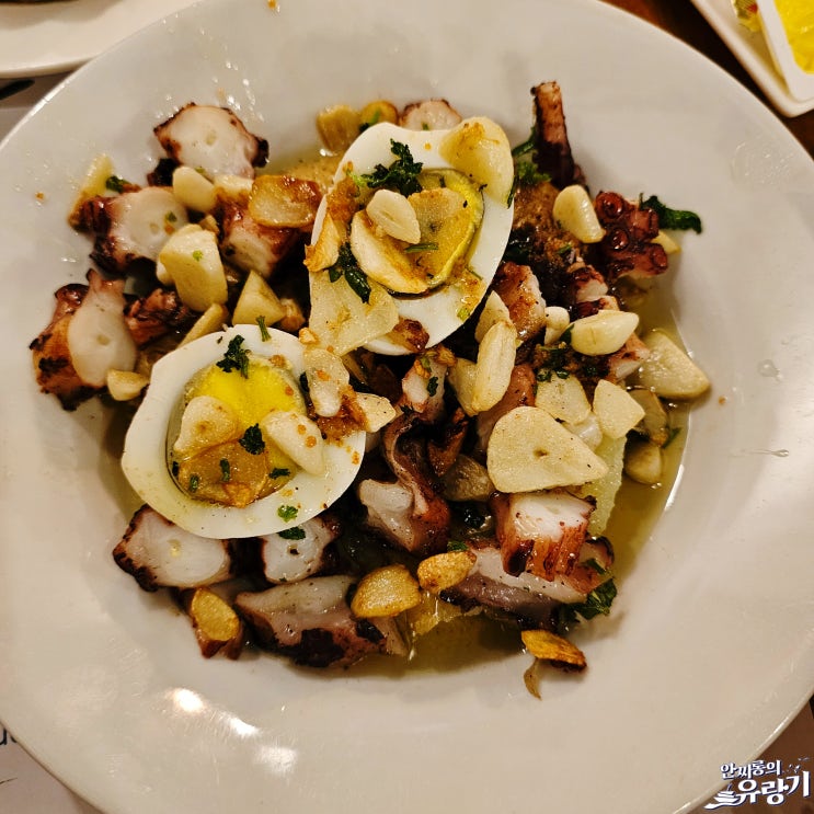 마카오 매캐니즈 음식 보아메사 포르투갈 식 바지락술찜 구운 문어샐러드 바칼라우 크로켓