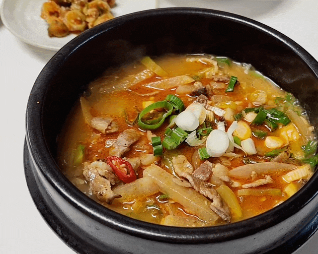  백종원 돼지고기 된장찌개 맛있게 끓이는법 구수하고 시원한 대패삼겹 무 고추장 된장찌개 레시피