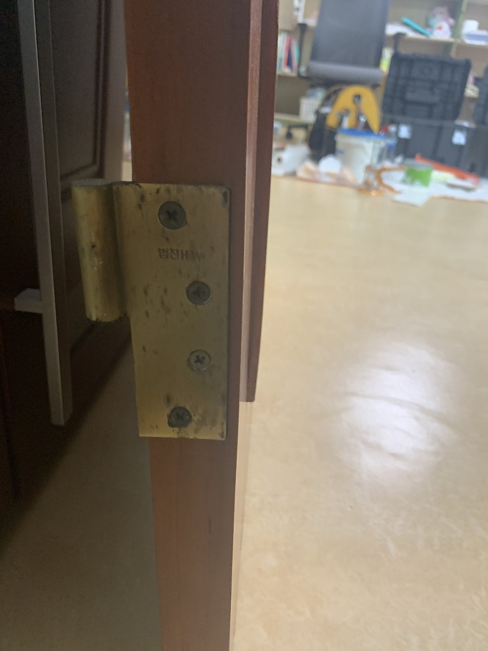 갈라진문틀수리 방문경첩교체