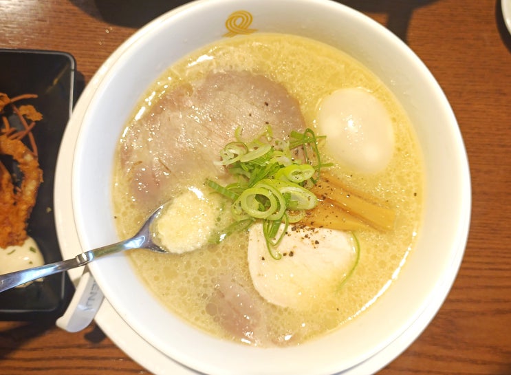  《멘지 신촌점》 담백한 육수와 다양한 고명의 찐라멘 맛집 【#신촌맛집 #신촌라멘 #신촌데이트】