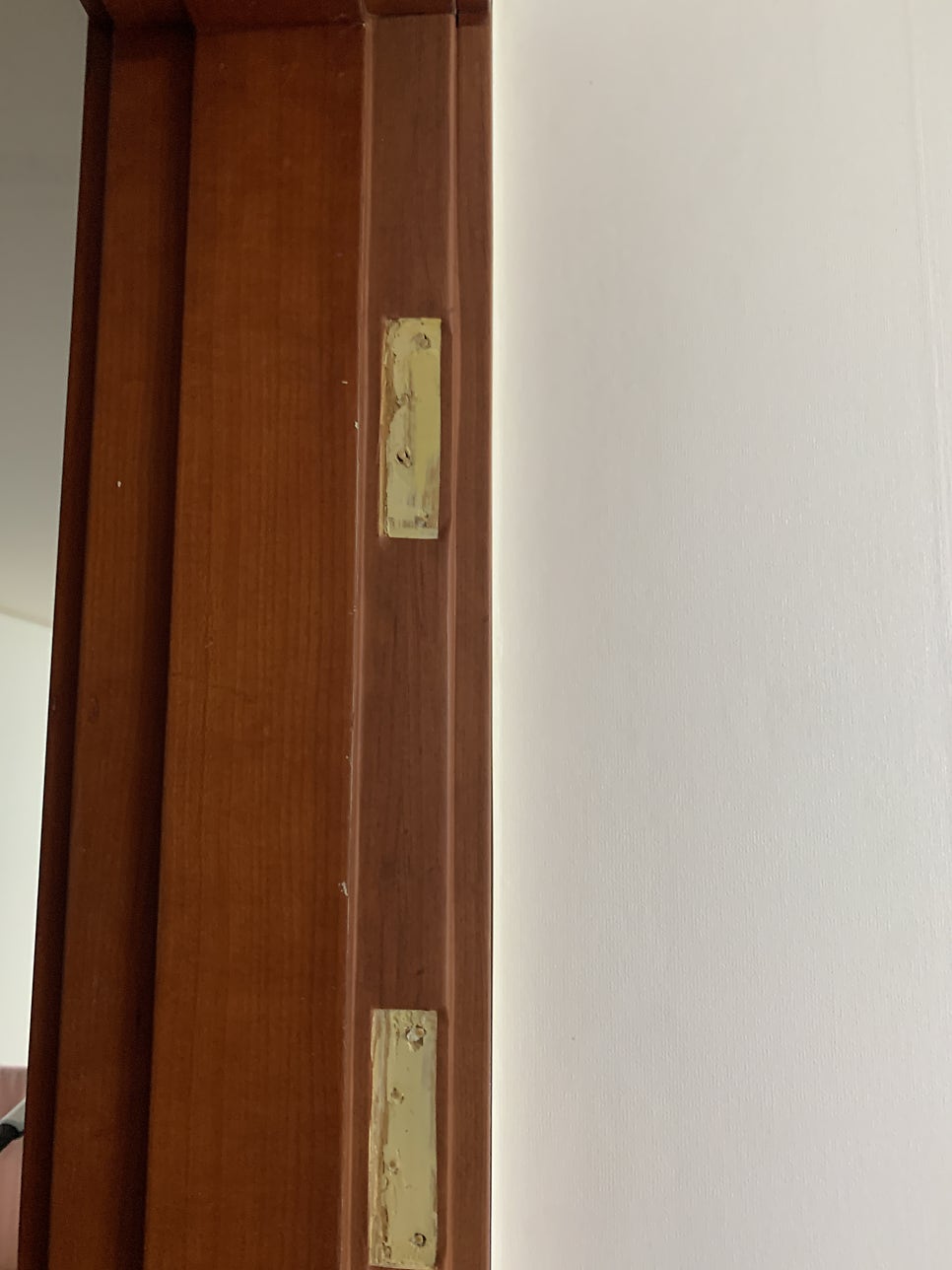 갈라진문틀수리 방문경첩교체