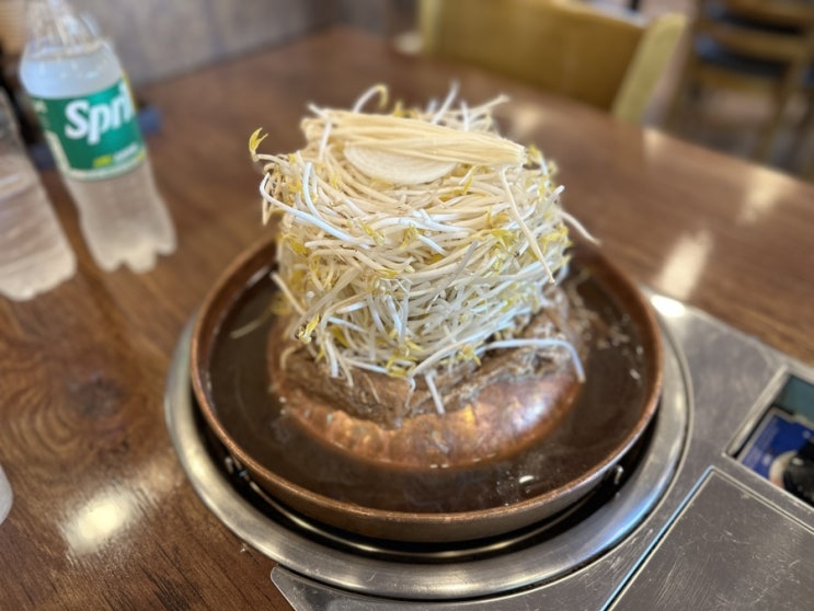  막국수를 시켰는데 숙주 가득 불고기를? 북한산을 품은 절경의 맛집, 지축동 “북한산막국수”