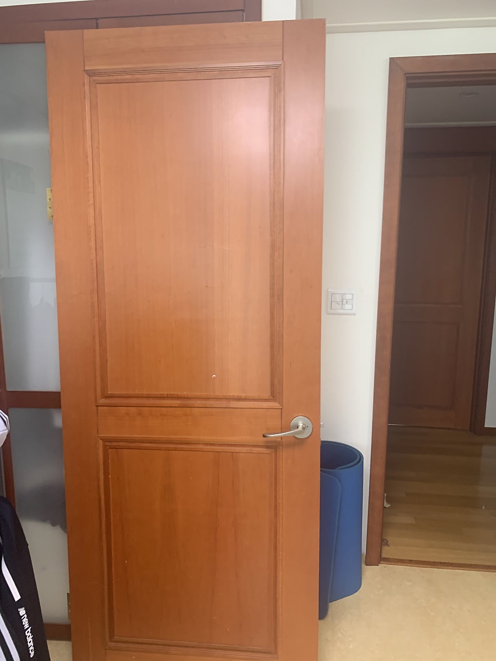 갈라진문틀수리 방문경첩교체