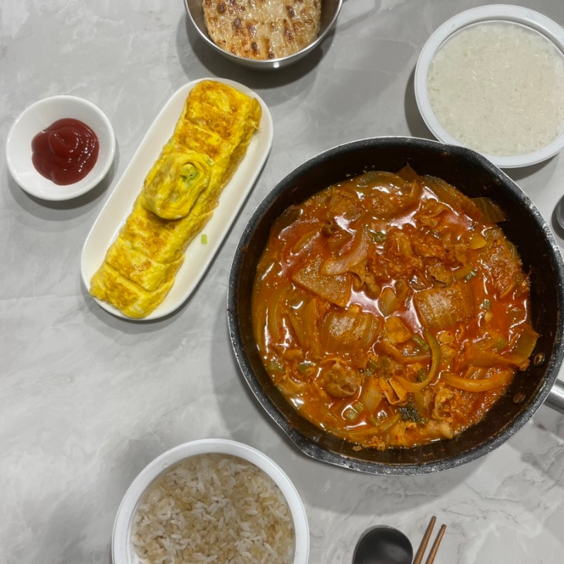 사골육수 베이스 맛있는 집밥 레시피 대패 가득 김치찌개 끓이기