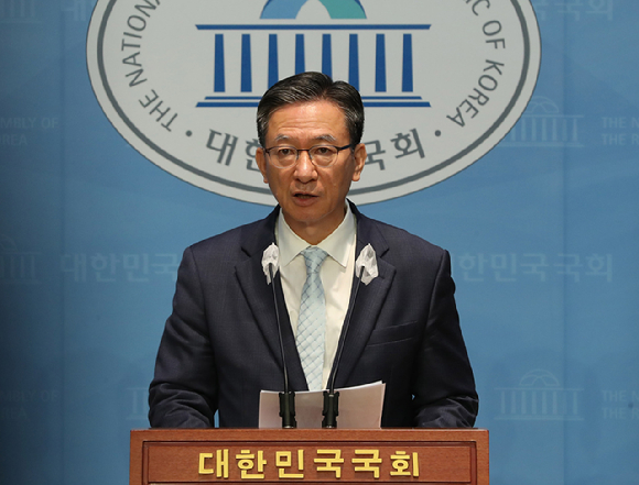민주당 우원식 의원, <b>대한민국 국회</b> 의장 선출 과정 논란