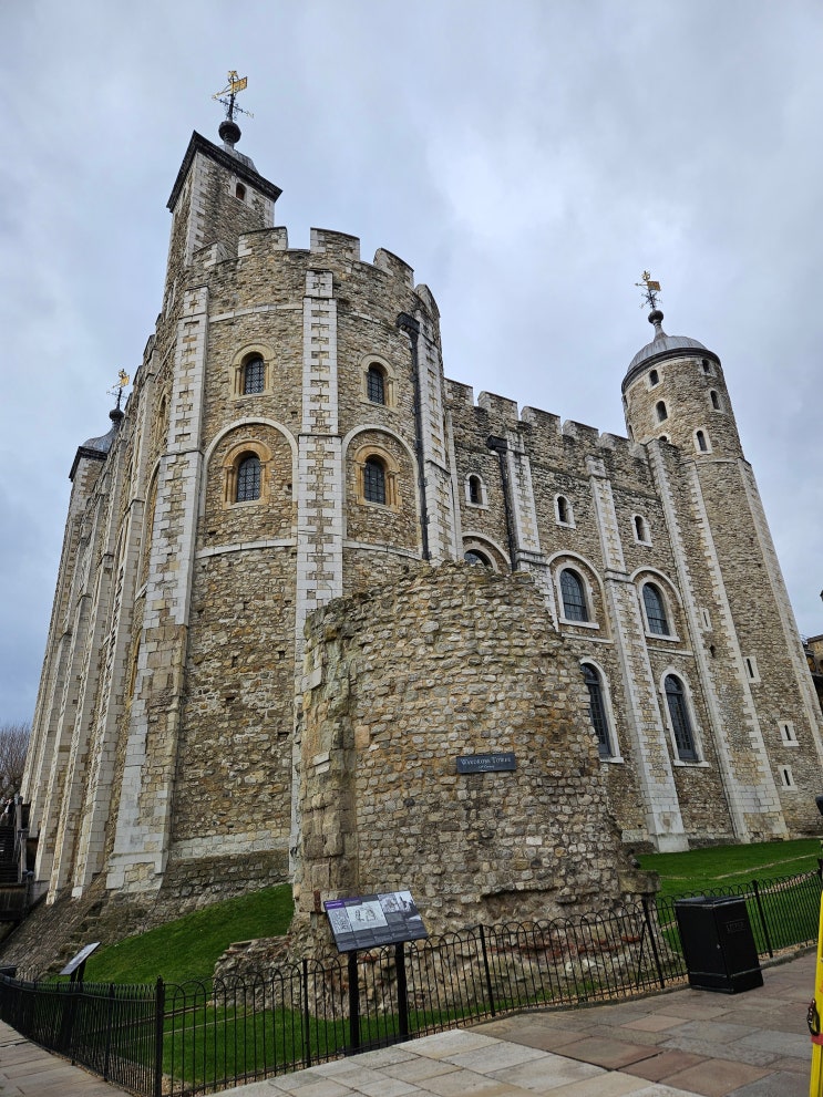  런던패스로 즐기는 여행지 런던탑(Tower of London) 후기 - 가격, 시간, 기념품샵, 관람꿀팁