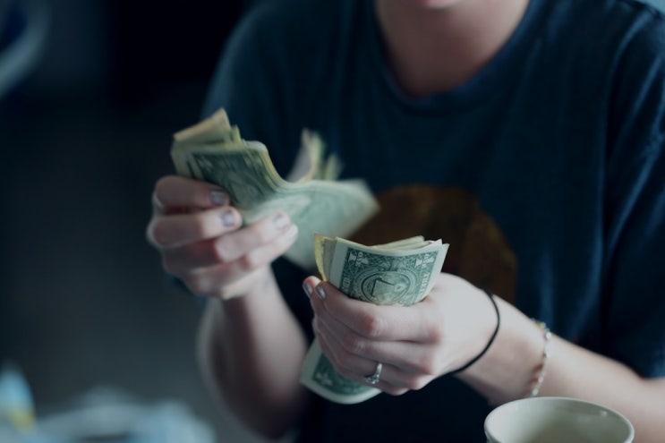 오래전에 잘못 배워 오늘날에도 당신을 괴롭히고 있는 돈 관리 습관 7가지 오래전에 잘못 배워 오늘날에도 당신을 괴롭히고 있는 돈 관리 습관 7가지