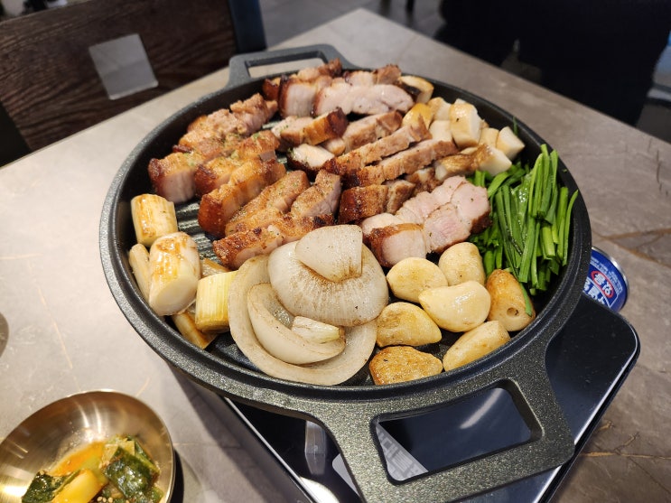  상무지구 고기 삼겹살 맛집, 육쁘다 냄새 걱정없이 구워주는 고깃집!