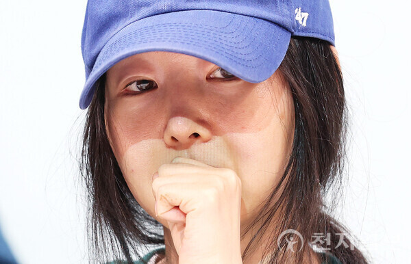 민희진 난 돈은 관심없다고 지나가는 개도 웃는다 뻔뻔함의 극치인가 아니면 작전인가 민희진 난 돈은 관심없다고 지나가는 개도 웃는다 뻔뻔함의 극치인가 아니면 작전인가