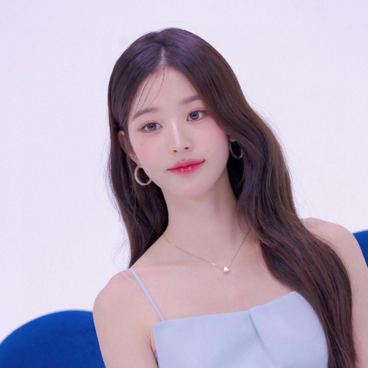  장원영 플레어 원피스 드레스 코디 정보