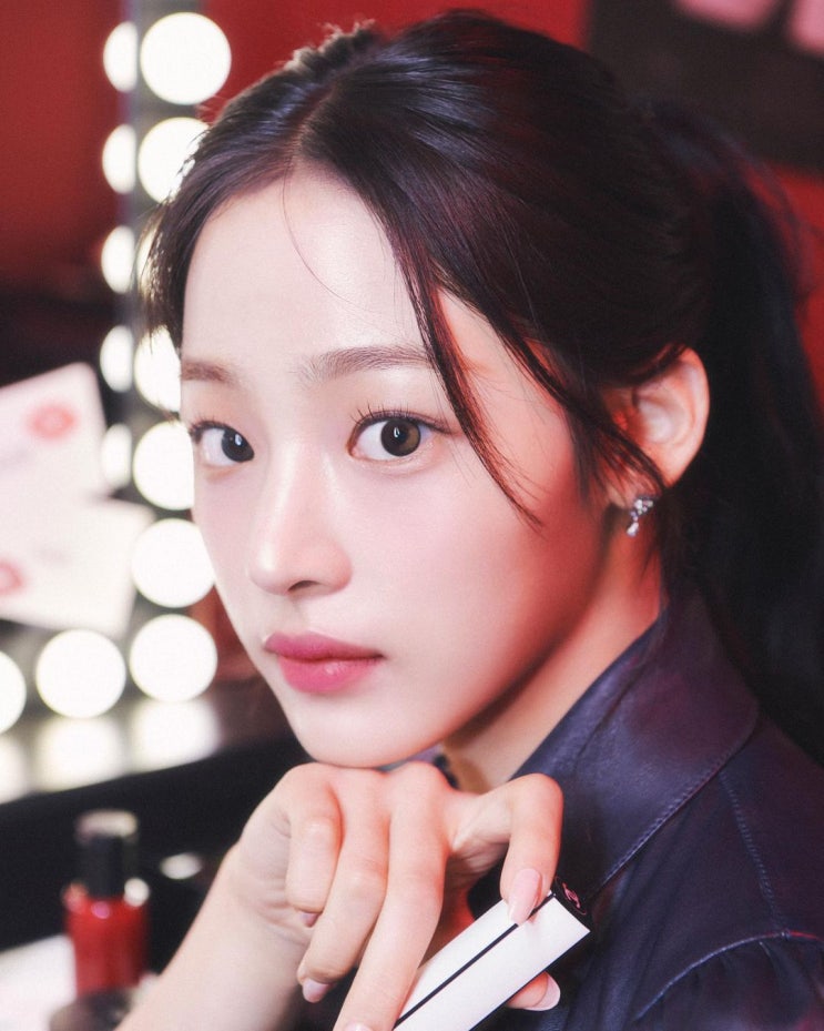 뉴진스 민지, 경희대 축제서 친오빠 샤라웃? 아무도 못 알아봐...군대서는 얘기했다더라 뉴진스 민지, 경희대 축제서 친오빠 샤라웃? 아무도 못 알아봐...군대서는 얘기했다더라