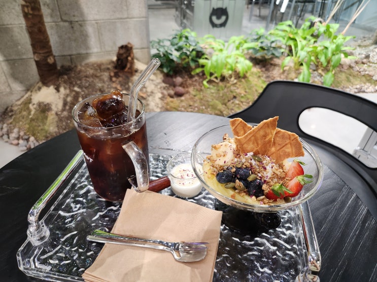  [강남구/압구정] 압구정로데오 카페 추천! 카페와 패션의 만남 XMoT CAFE