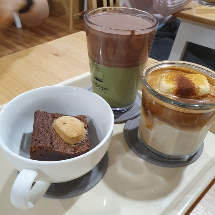  용산 카페 빵앗간토끼 위치(지하), 내부사진, 메뉴, 디저트