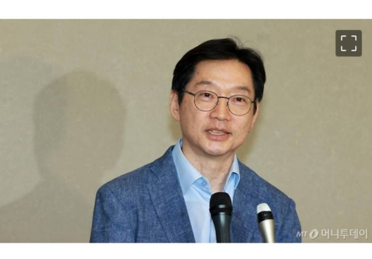 일시 <b>귀국</b>한 <b>김경수</b>, 복권 질문에 17초 침묵…"아직 배울 때... 