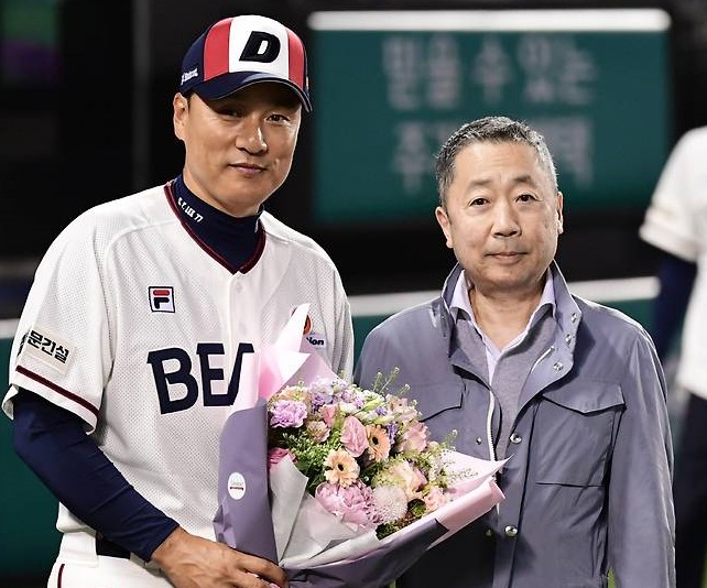 지도자 경험없던 국민타자의 ‘<b>100승</b>’, 그렇게 <b>감독</b>이... 