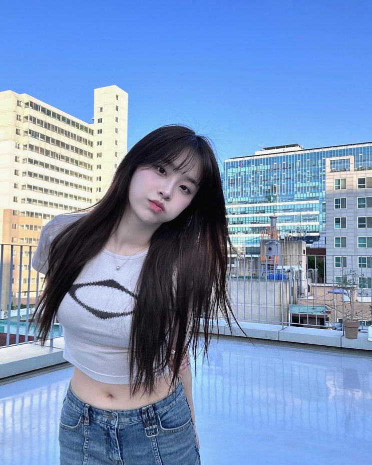  츄 김지우 인스타그램 크롭티 코디, 미스치프 롬버스 블러 티셔츠 브랜드 추천
