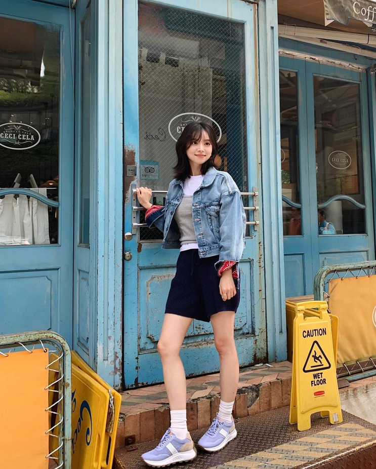  여름날 여자 어글리슈즈로 자연스런 굽 있는 키높이 스니커즈인 발 편한 가버 여성 운동화 추천 w.김지영
