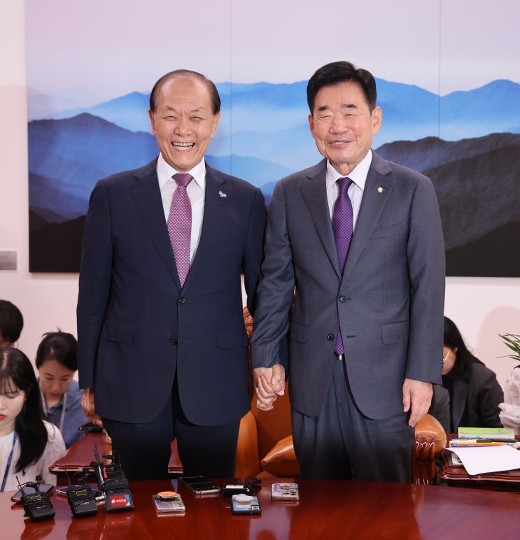 물려줘야"…<b>황우여</b> 국민의힘 <b>비상대책위원장</b> "국회 중립... 