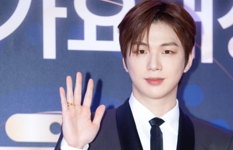 <b>강다니엘</b> 명의도용 100억 계약채결 <b>소속사대주주</b> 고소