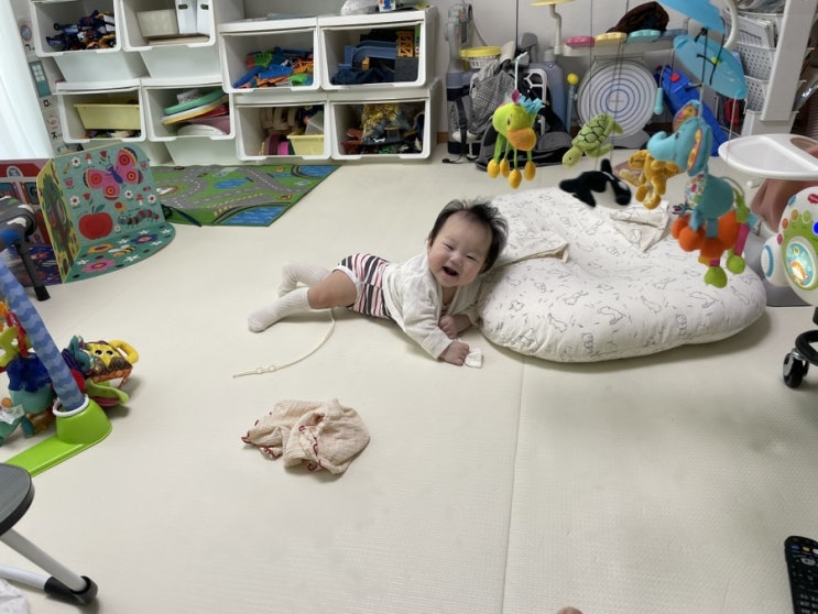  하루종일 아기랑 놀아주기
