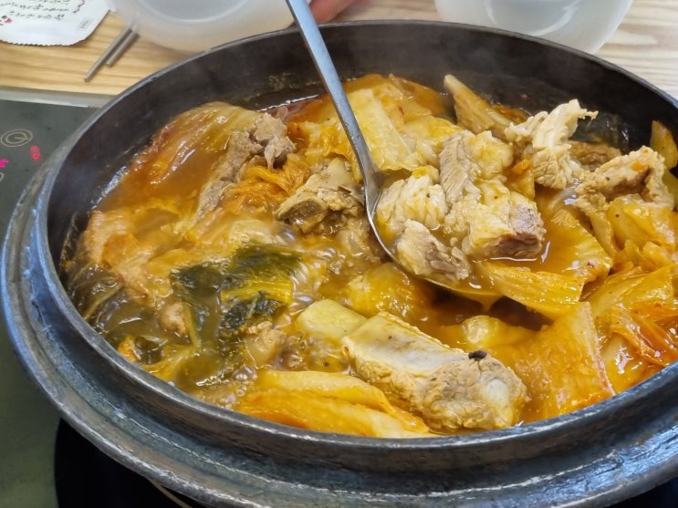 세종 고운동 김치찜 한식 맛집 함경도 갈비김치찌개,찜 솥밥 기본 제공되어 푸짐하네요