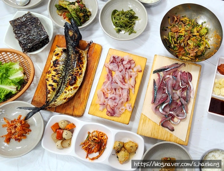  통영중앙시장 맛집 충청도회초장 통영행복밥상, 고등어회와 생선구이 한상 밥집