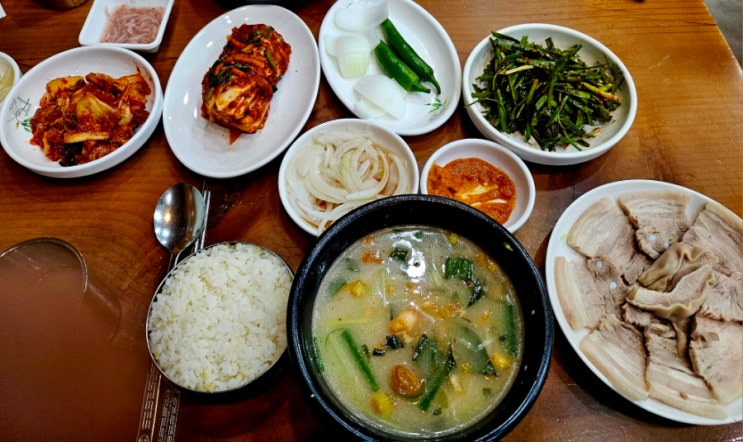  김해 어방동 맛집 { 밀양 돼지국밥}  수육 백반