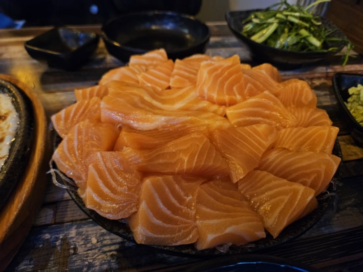  두툼한 숙성 연어회와 달짝지근 연어조림 맛집, 고려대 안암 연어이야기 후기