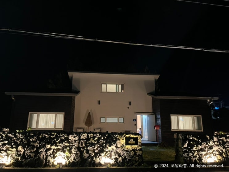  제주 조천읍 더프라이빗함덕, 함덕해수욕장 근처 침실이 4개인 대가족이 머무르기 좋은 독채팬션