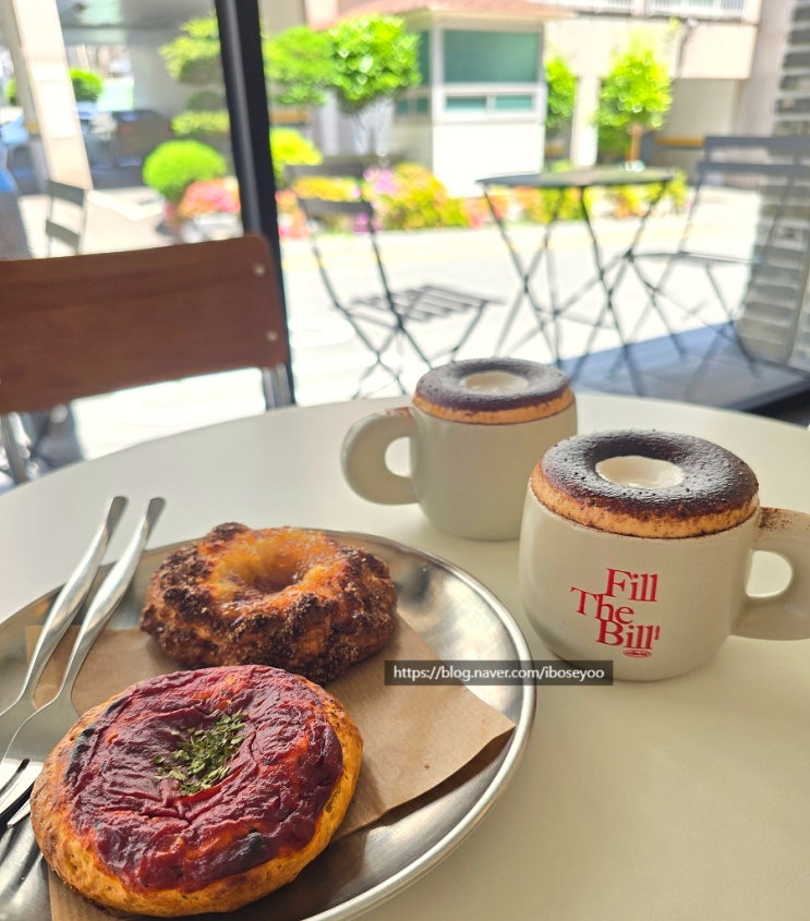  부산 광안리 카페 필더빌커피바 크림 도넛 피자 스콘 솔직 후기