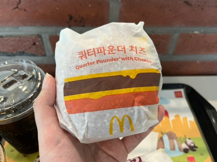  맥도날드 M오더 쿠폰 50% 할인 쿼터파운더 치즈 먹어보기, 신제품 뉴 1955 스낵랩 내돈내산 후기!