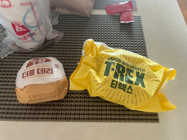  롯데리아 버거 메뉴 추천! 더블 데리버거, 티렉스 버거 가격, 칼로리, 맛 근황 이모저모